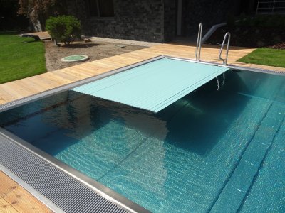 Nerezový přelivový bazén s AquaDiamante úpravou vody